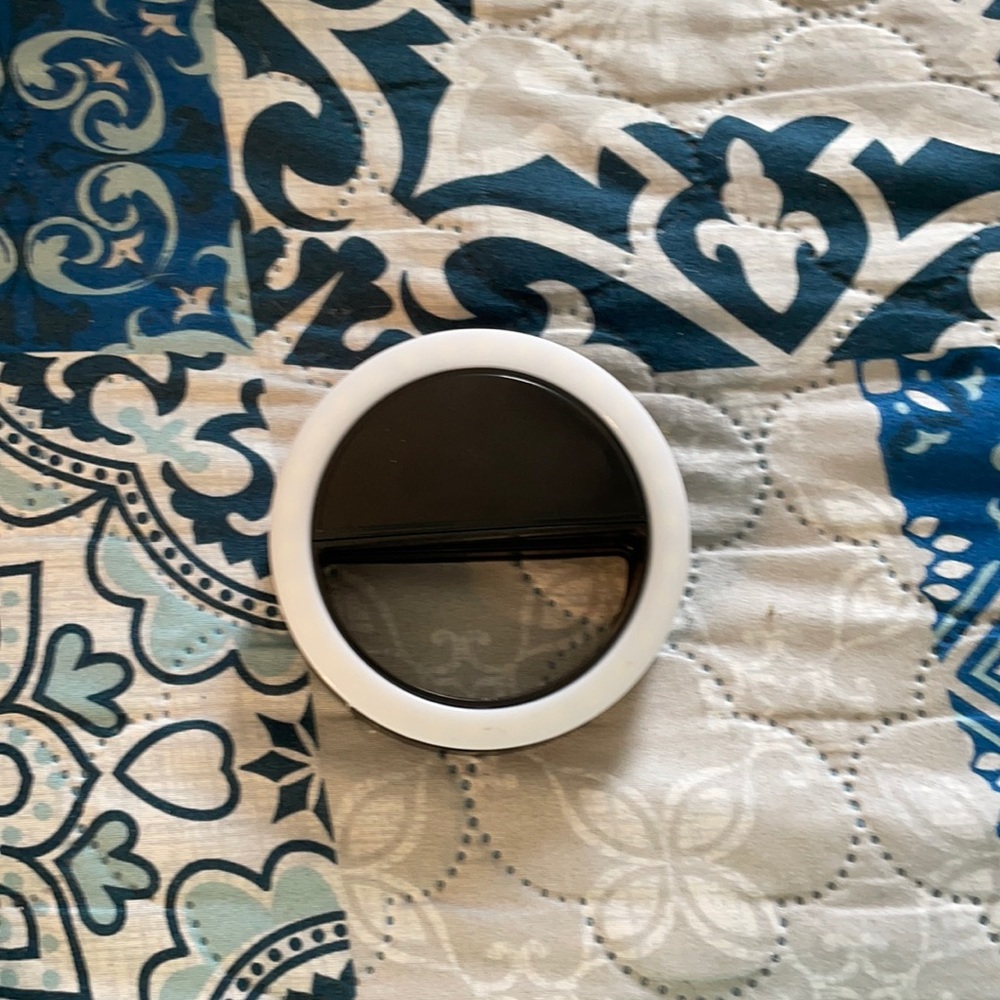 This is called a mini ring light